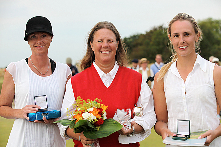 Vinnartrion i damklassen. Från vänster; Eva Adermark, silver, Christina Elmér, guld och Frida Rydberg, brons. Fotograf: Teija Gärtner